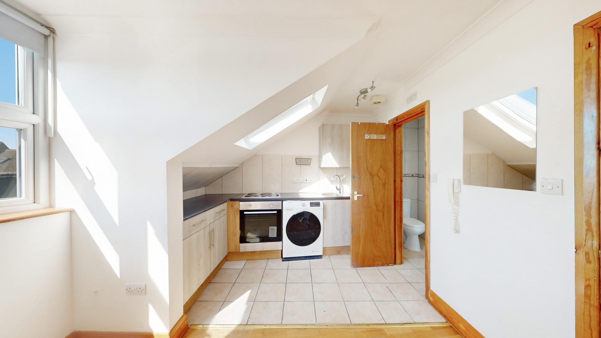 Spacious Studio Burnley Road, Dollis Hill (Inclusive of Gas, Heating+Water)